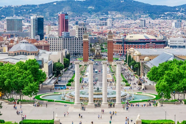 Atracciones en Barcelona, Plaza de España, Cataluña, España . — Foto de Stock