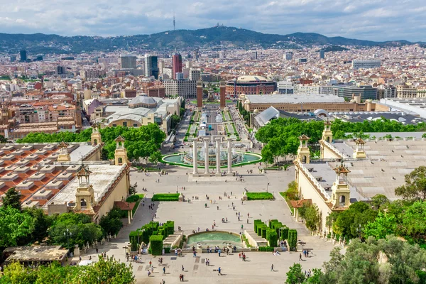 Atracciones en Barcelona, Plaza de España, Cataluña, España . — Foto de Stock