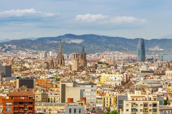 Atracciones en Barcelona, Paisaje urbano de Barcelona, Cataluña, España . — Foto de Stock