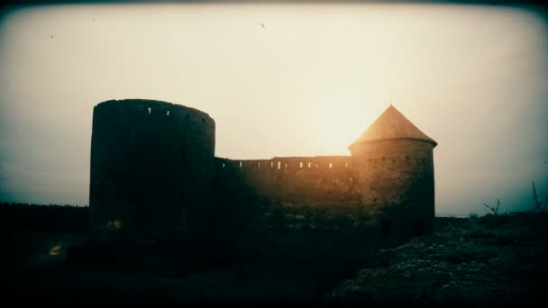 Закат над старым замком — стоковое видео