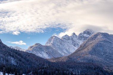 Triglav ulusal parkında kışın, Triglav Slovenya 'nın en yüksek dağı ve Julian Alplerinin en yüksek doruğudur..