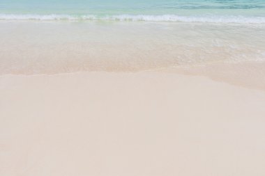 adada mavi su ile güzel bir plaj