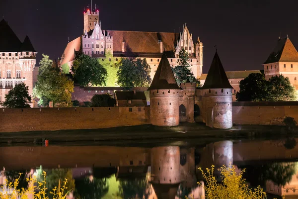 Největší v Evropě gotického hradu. Malbork v Polsku. Světové dědictví Unesco. — Stock fotografie