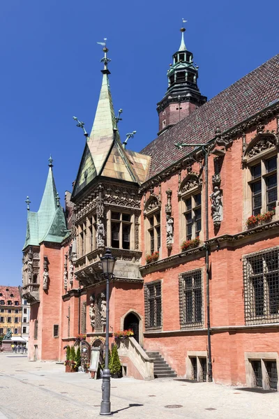 Sehenswürdigkeiten Polens. Breslauer Altstadt mit gotischem Rathaus. — Stockfoto