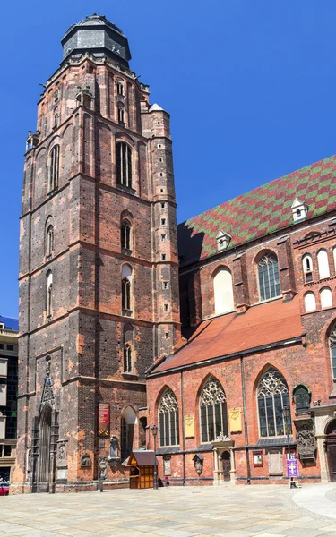 Sights of Poland.  Wroclaw Old Town with saint Elizabeth church . — Stock Photo, Image