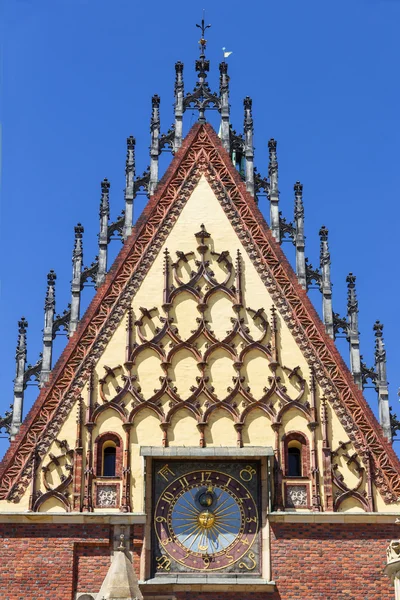 Bezienswaardigheden van Polen. Wroclaw Old Town met gotische stadhuis. — Stockfoto