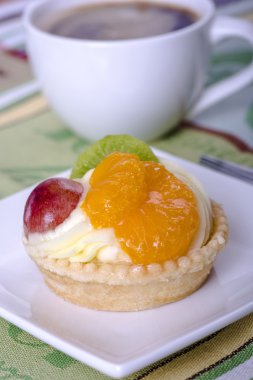 puding ve meyve ile Mini tart 