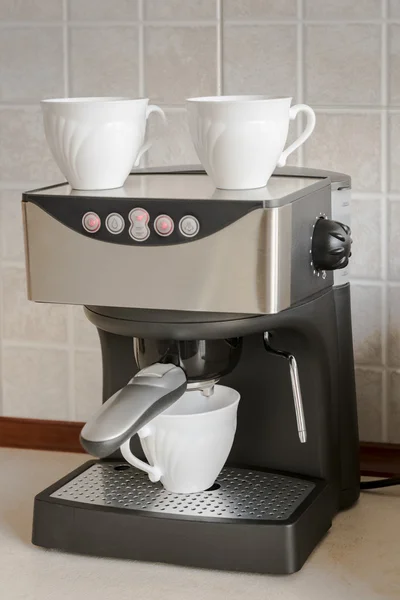 Preparação de café expresso caseiro — Fotografia de Stock