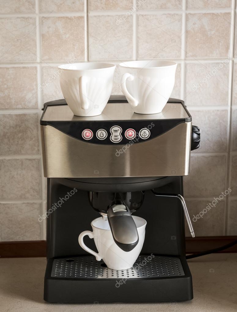 Cafetera casera fotos de stock, imágenes de Cafetera espresso casera sin royalties | Depositphotos