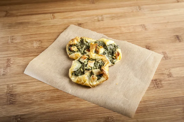 Puff pastry with spinach — Stock Photo, Image