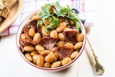 chorizo sosis ile kuru fasulye