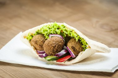 Falafel - vejetaryen tabağı