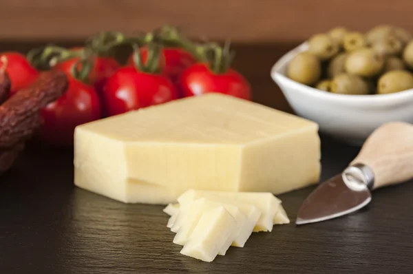 Jednoduché jídlo - sýr a rajče — Stock fotografie
