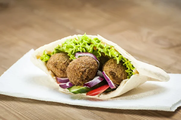 Falafel - vejetaryen tabağı