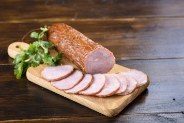 ev yapımı sucuk - birkaç dilim jambon