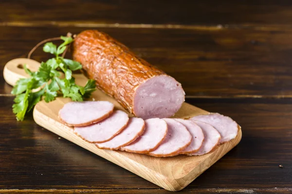 Hausgemachte Wurst - ein paar Scheiben Schinken — Stockfoto