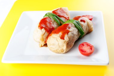 domates soslu - Polonya mutfağının yemek lahana dolması