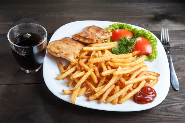 Pescado y patatas fritas — Foto de Stock