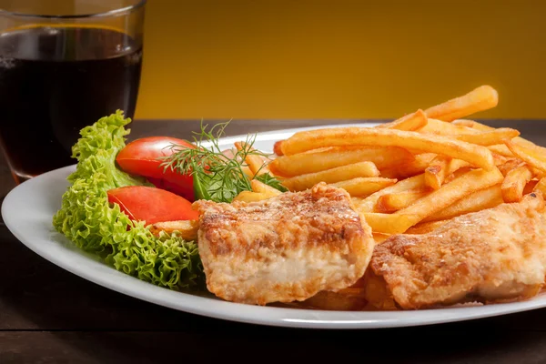 Pescado y patatas fritas — Foto de Stock