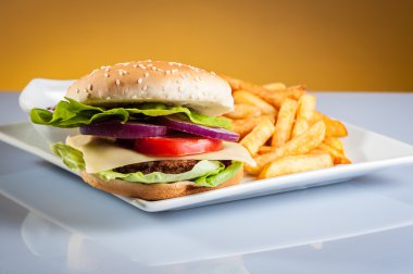 Hamburger plaka üzerinde