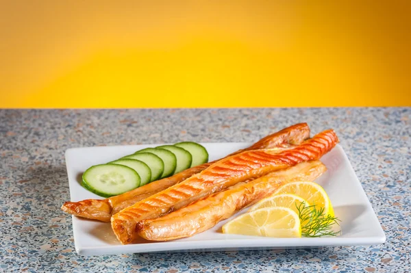 Strips van gerookte zalm — Stockfoto