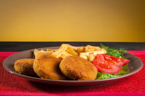 Fish burger  and chips — Zdjęcie stockowe