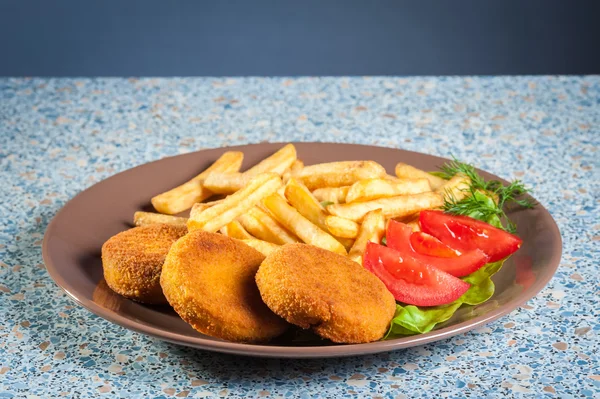 Hamburger van vis en chips — Stockfoto