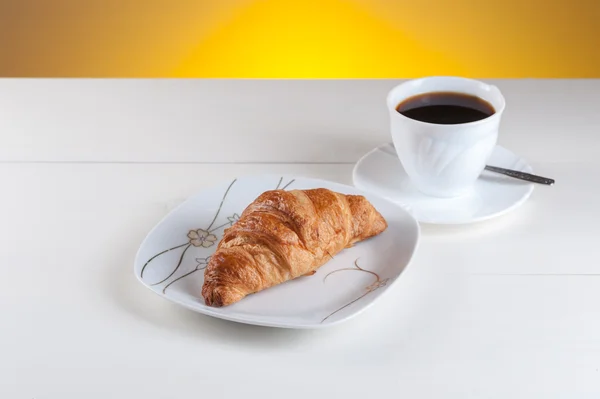 Croissanter ljus och god frukost — Stockfoto