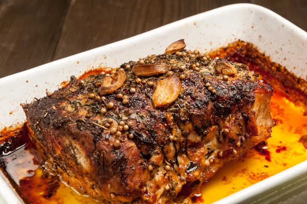 Pork in roasting dish — Stock Photo, Image