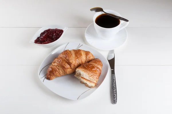 牛角包光和可口的早餐 — 图库照片