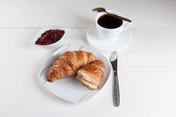 Croissanter ljus och god frukost — Stockfoto