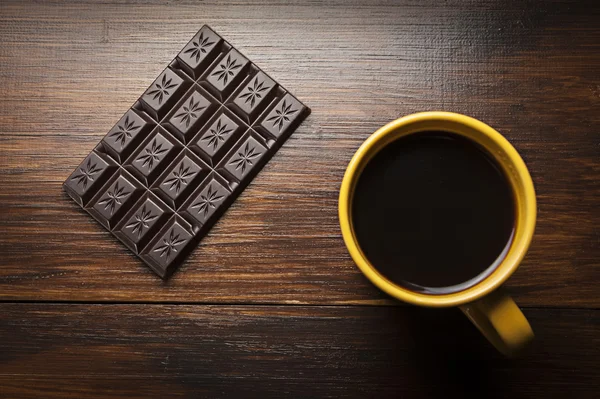 Yellow cup of coffee and chocolate — Stock Photo, Image