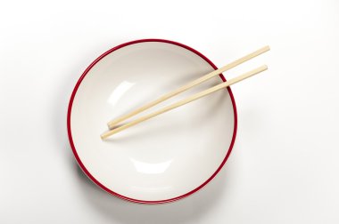 kase ve yemek çubukları