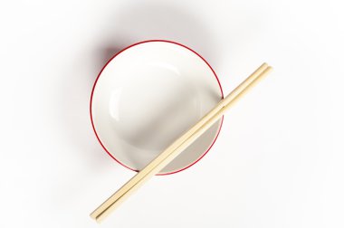 kase ve yemek çubukları