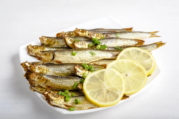 이 건강 한 식습관 sprats 훈제 — 스톡 사진