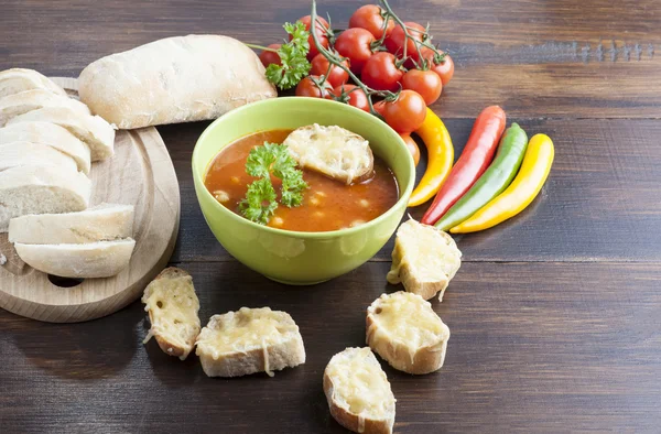 Tomato soup with cheese croutons — Stock Photo, Image