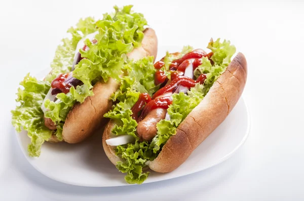 Hot dog con lechuga y cebolla —  Fotos de Stock