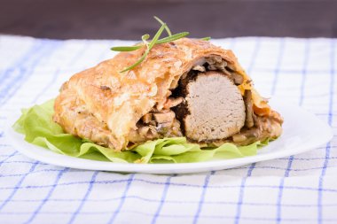 Domuz eti bonfile puf böreği