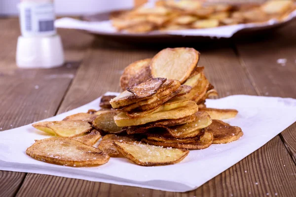 Rebanadas de papa frita - patatas fritas caseras —  Fotos de Stock