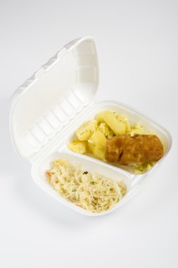 salata ve patates ile domuz eti rulo