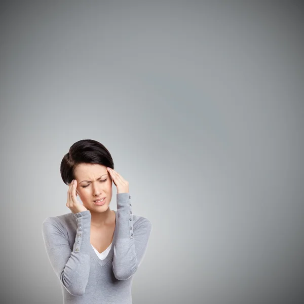 Chica con dolor de cabeza, aislado — Foto de Stock