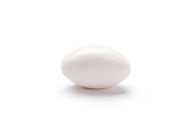 İzole beyaz oval tablet