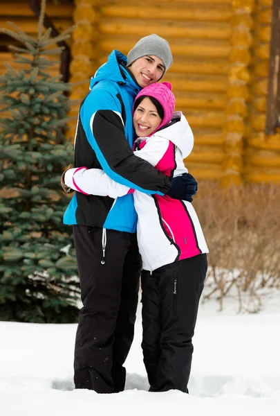 Full-length portrait of embracing couple — Stock Photo, Image