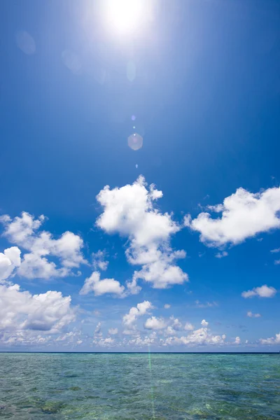 Clouds over tropical water — Stock Photo, Image