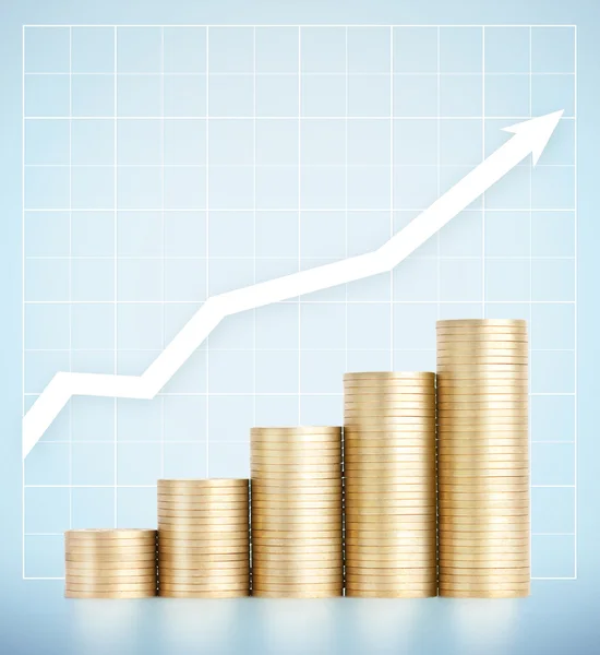 Gold coins standing on growth vertically in columns — Stock Photo, Image