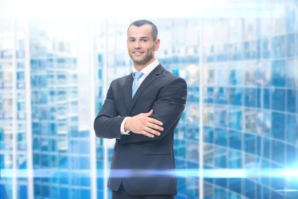 Portret van zakenman met handen gekruist — Stockfoto