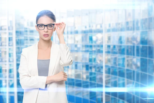 Retrato del hombre de negocios femenino en gafas —  Fotos de Stock