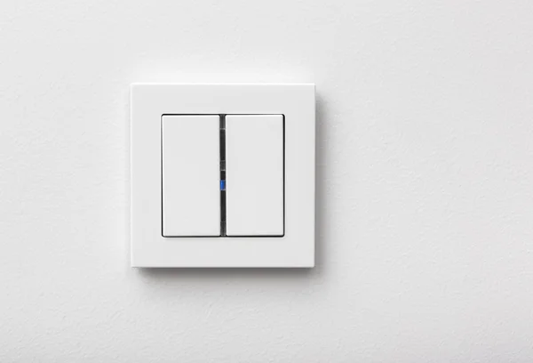 Сучасний вимикач світла на білій стіні — стокове фото