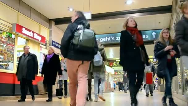 Köln, Almanya Köln ana istasyonu (aka Köln Hauptbahnhof). — Stok video