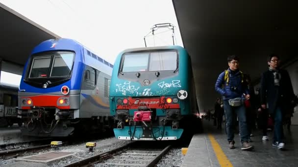 Stazione ferroviaria di Firenze Santa Maria Novella . — Video Stock